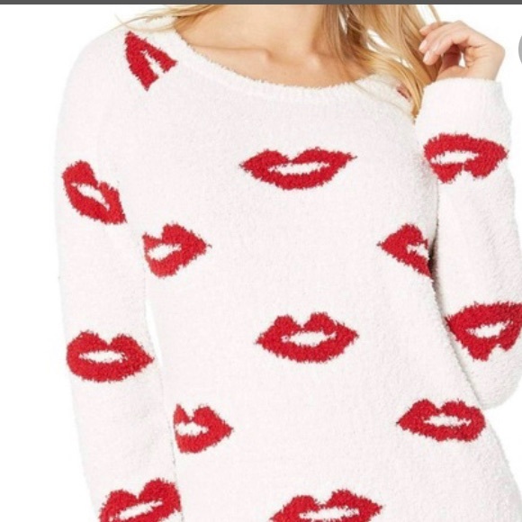 PJ Salvage Tops - 🍒PJ SALVAGE 💋 💋 MARSHMALLOW SWEATER Red lips